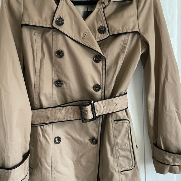 Khaki Trench Coat with Black Trim from Banana Republic, brand new with tags - Picture 2 of 7